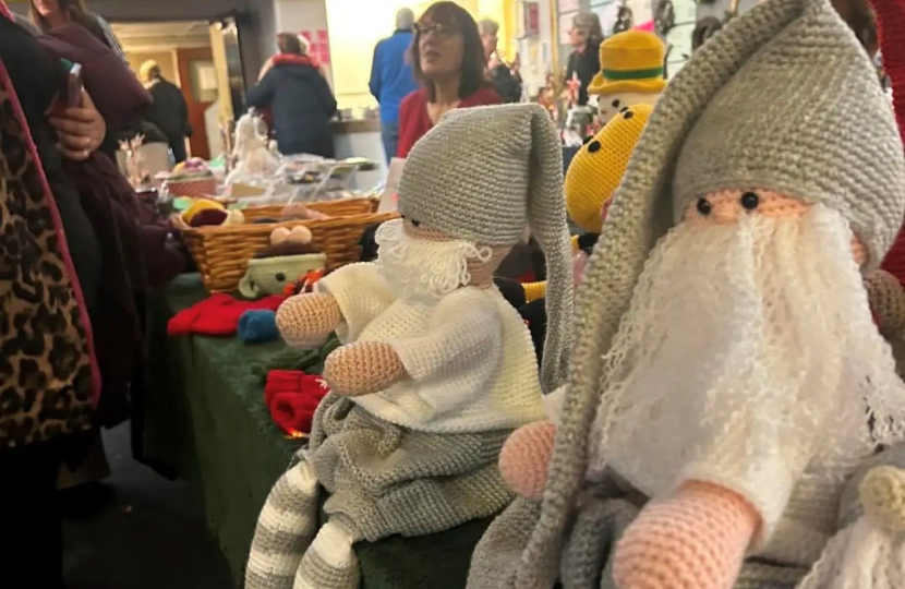 Knitted elves
