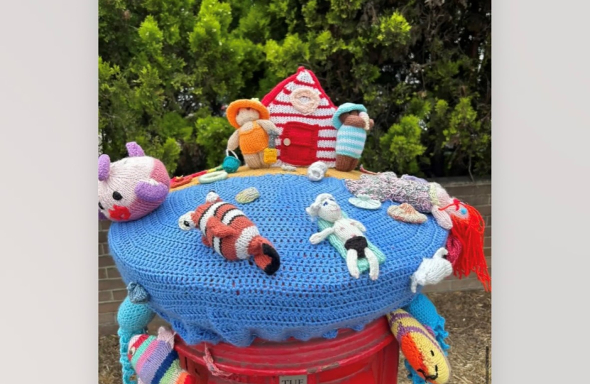 Postbox topper (seaside)