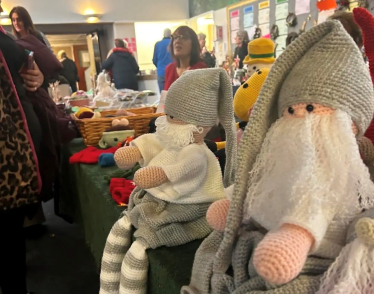 Knitted elves